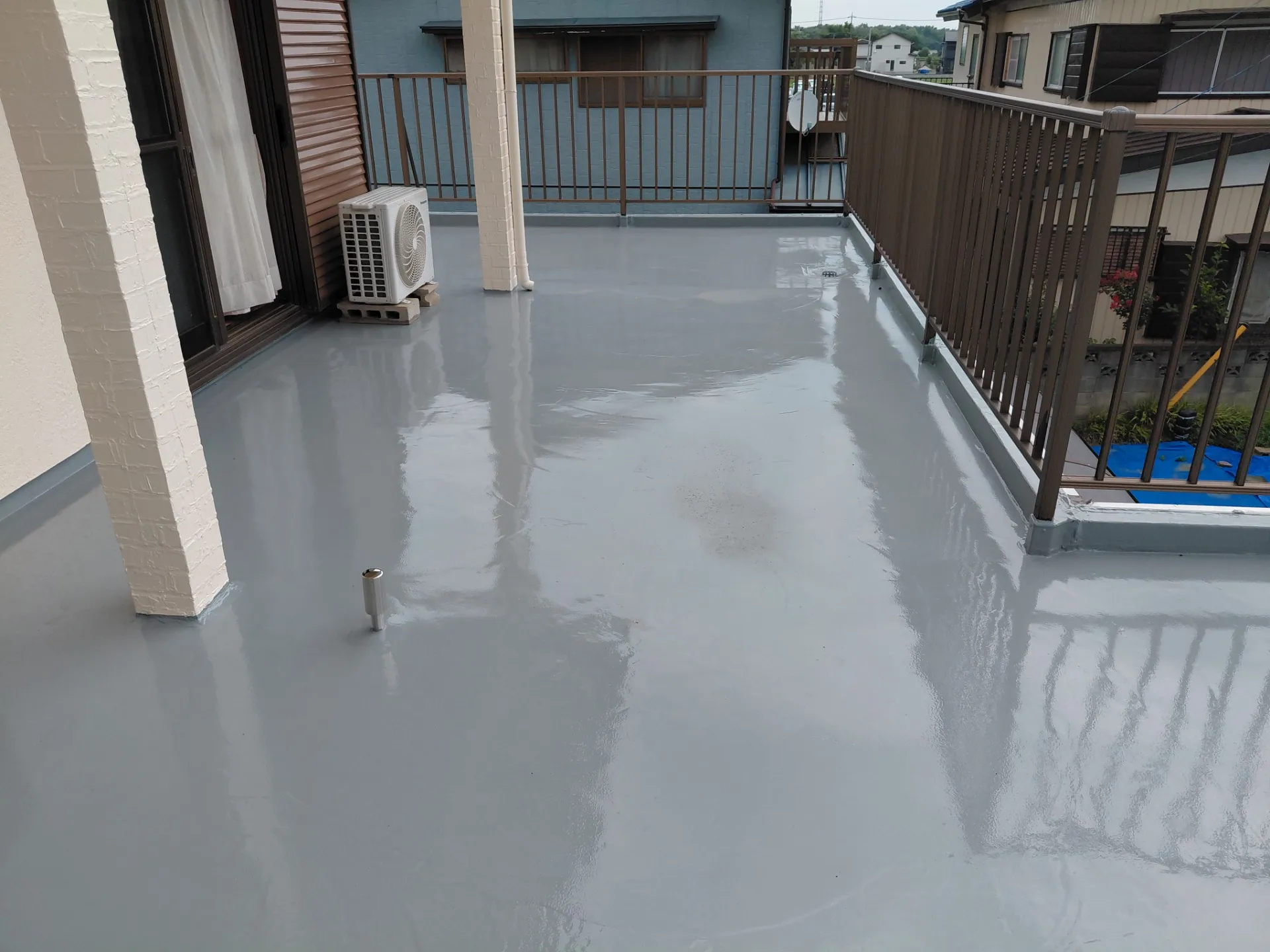 寄居町｜長年悩まされた雨漏りをベランダ防水・外壁補修で改善